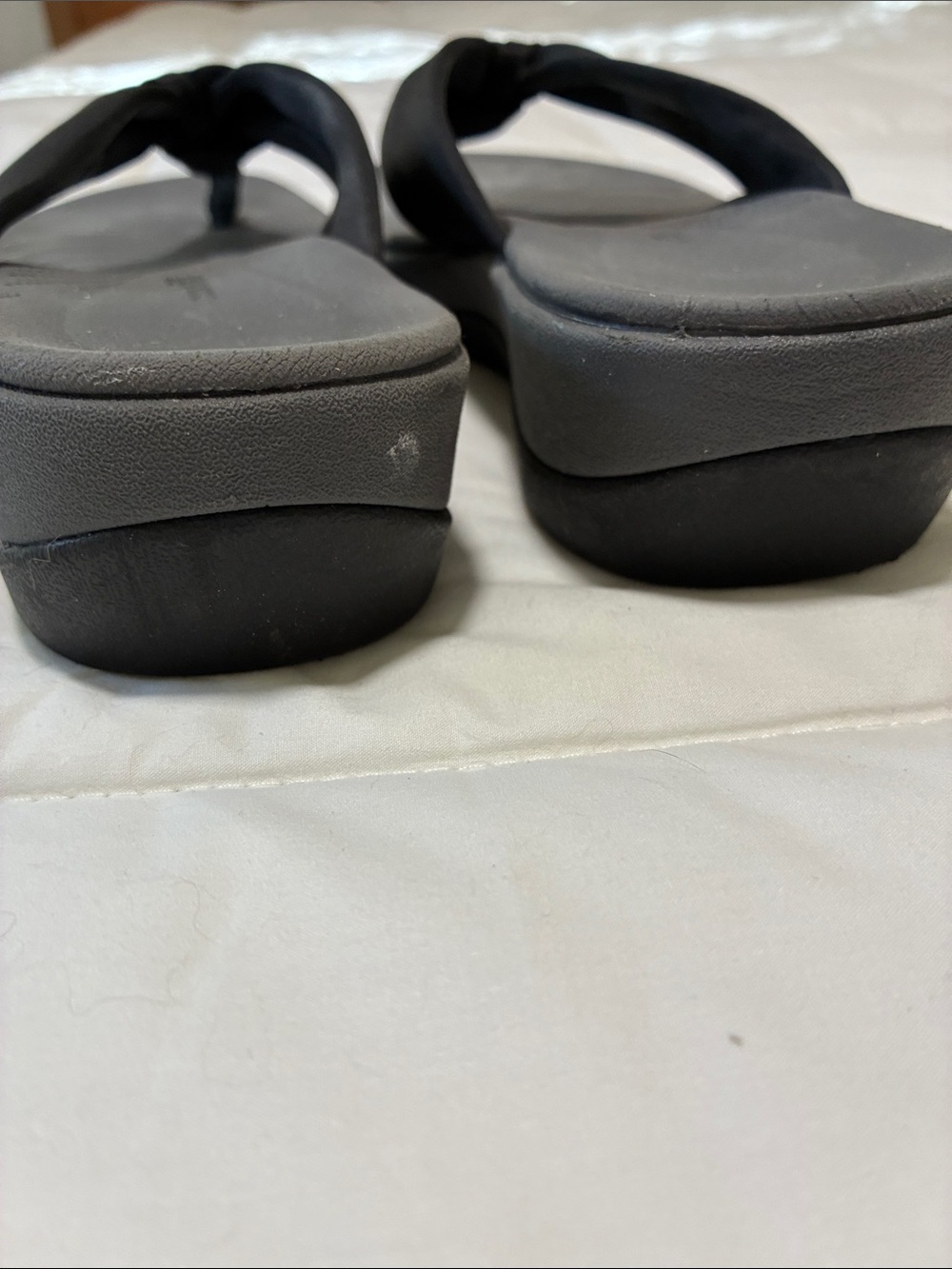 Clarks Black Knot-Detail Thong Sandals Size 8 - Picture 3 of 5